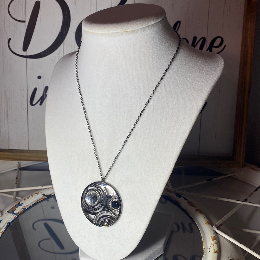 🎁 3 for $15. EXPRESS gunmetal necklace with circular rhinestoned pendant